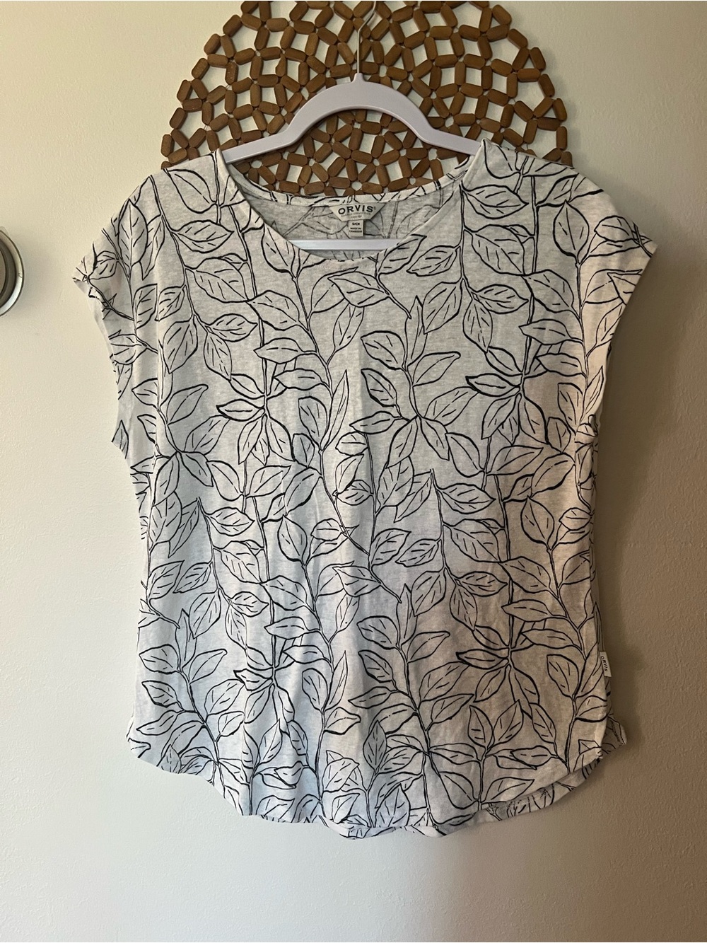 Cap sleeve leaf print tee shirt
